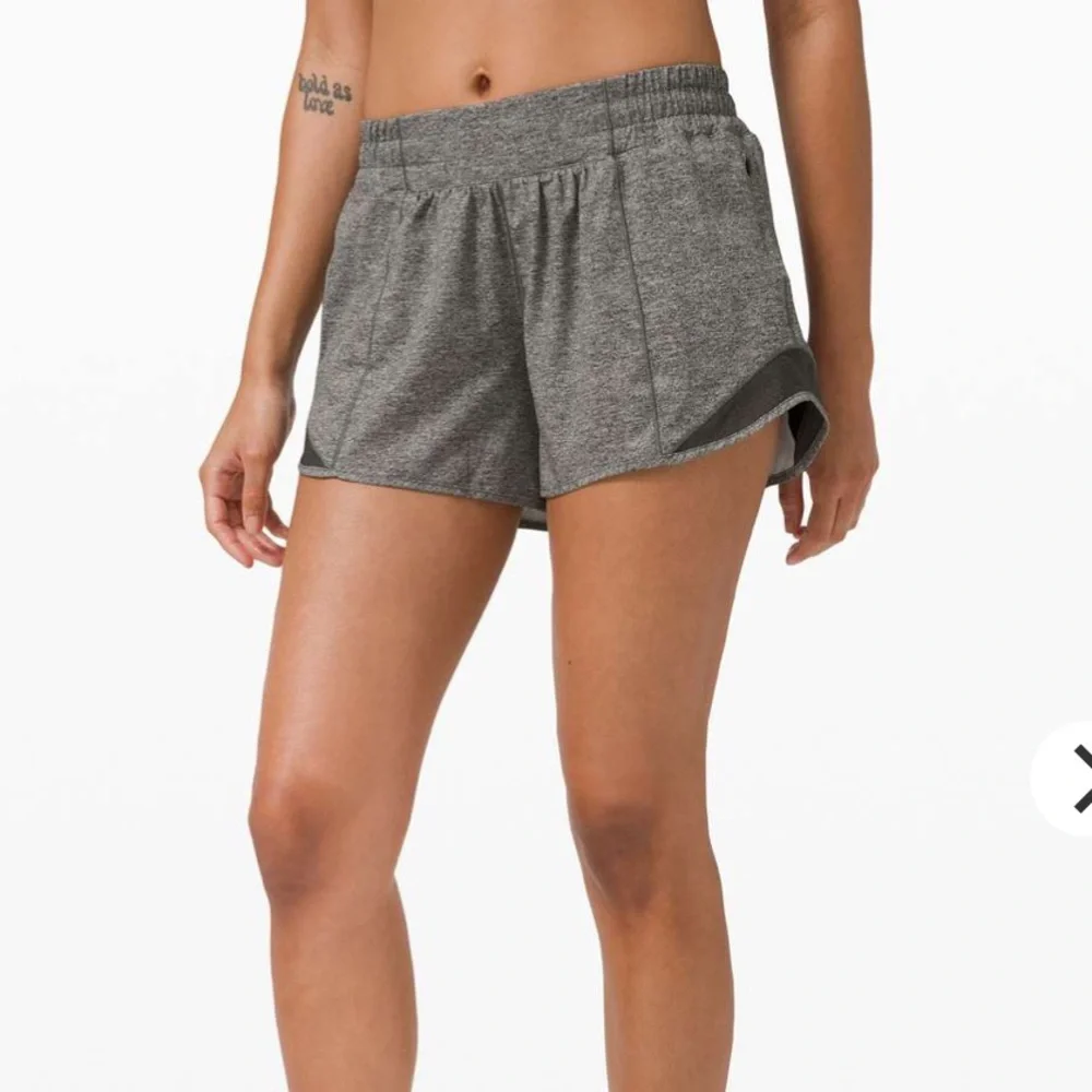 Lululemon Hotty Hot Short II *Long 4" Heather Lux Multi Black - Size 6 Shorts - Picture 3 of 7
